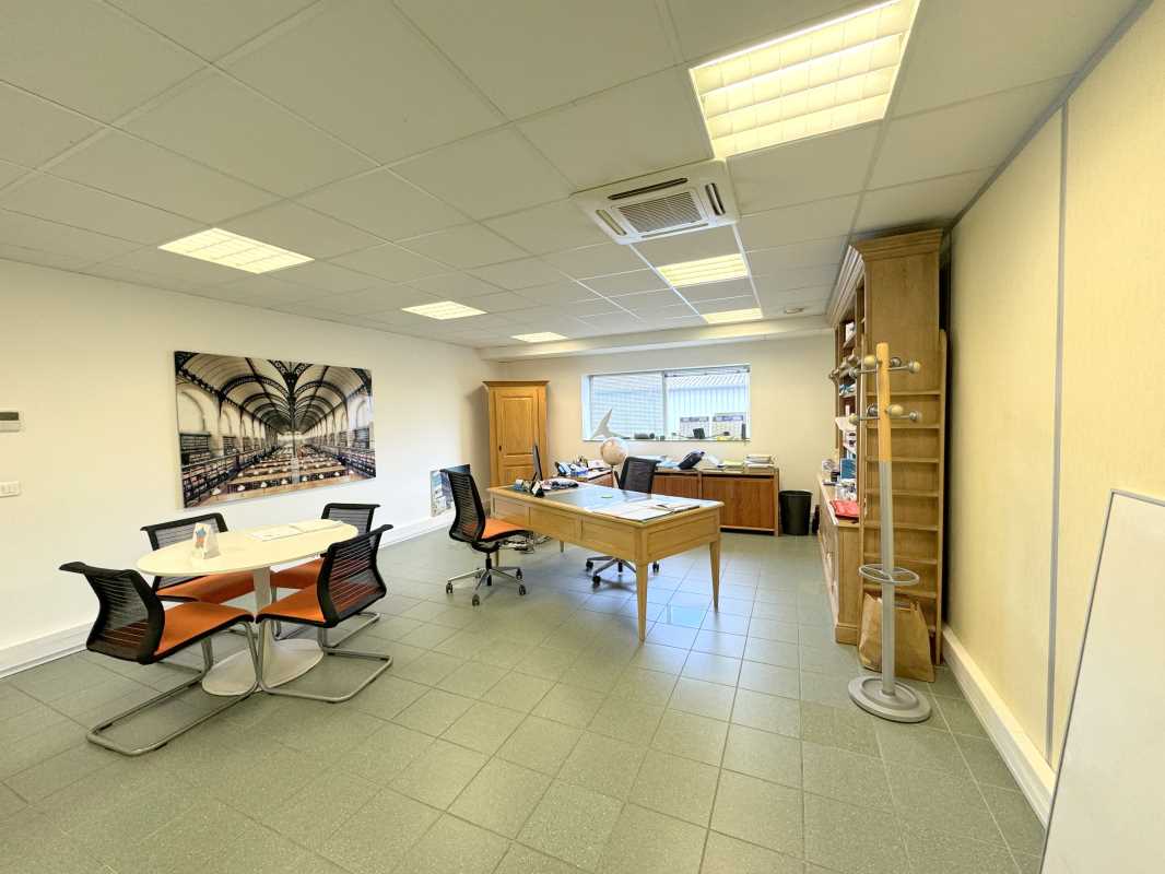 Location 240 m² de bureaux à Houilles