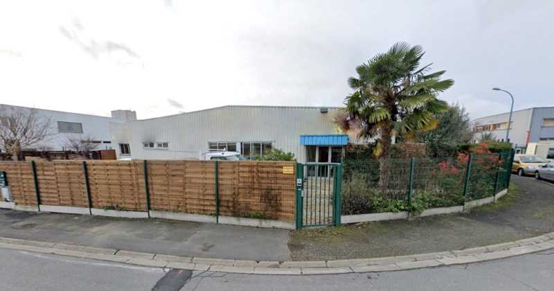 VENTE - Bâtiment indépendant de 1 000 m² à Sartrouville