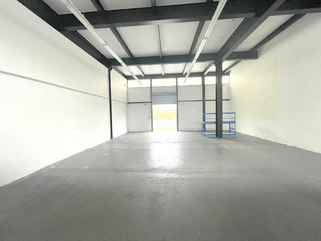 Location local d'activité 122 m² à Bezons