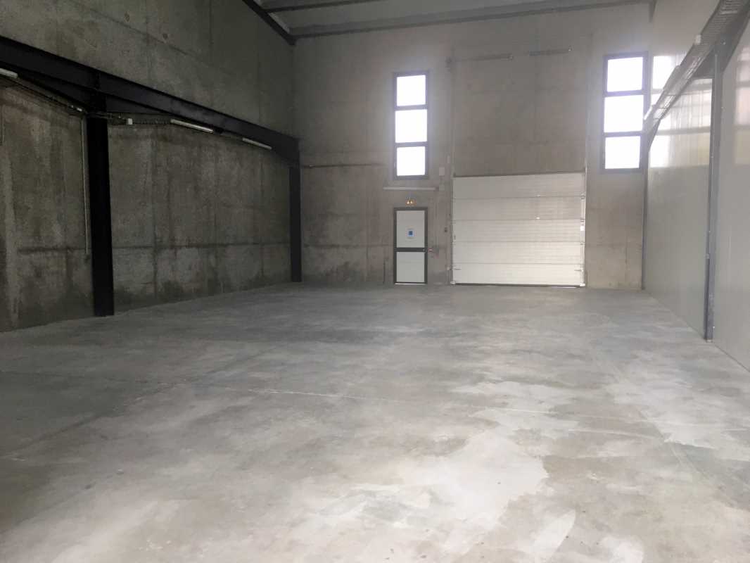 Location 320 m² de locaux d'activité à Sartrouville