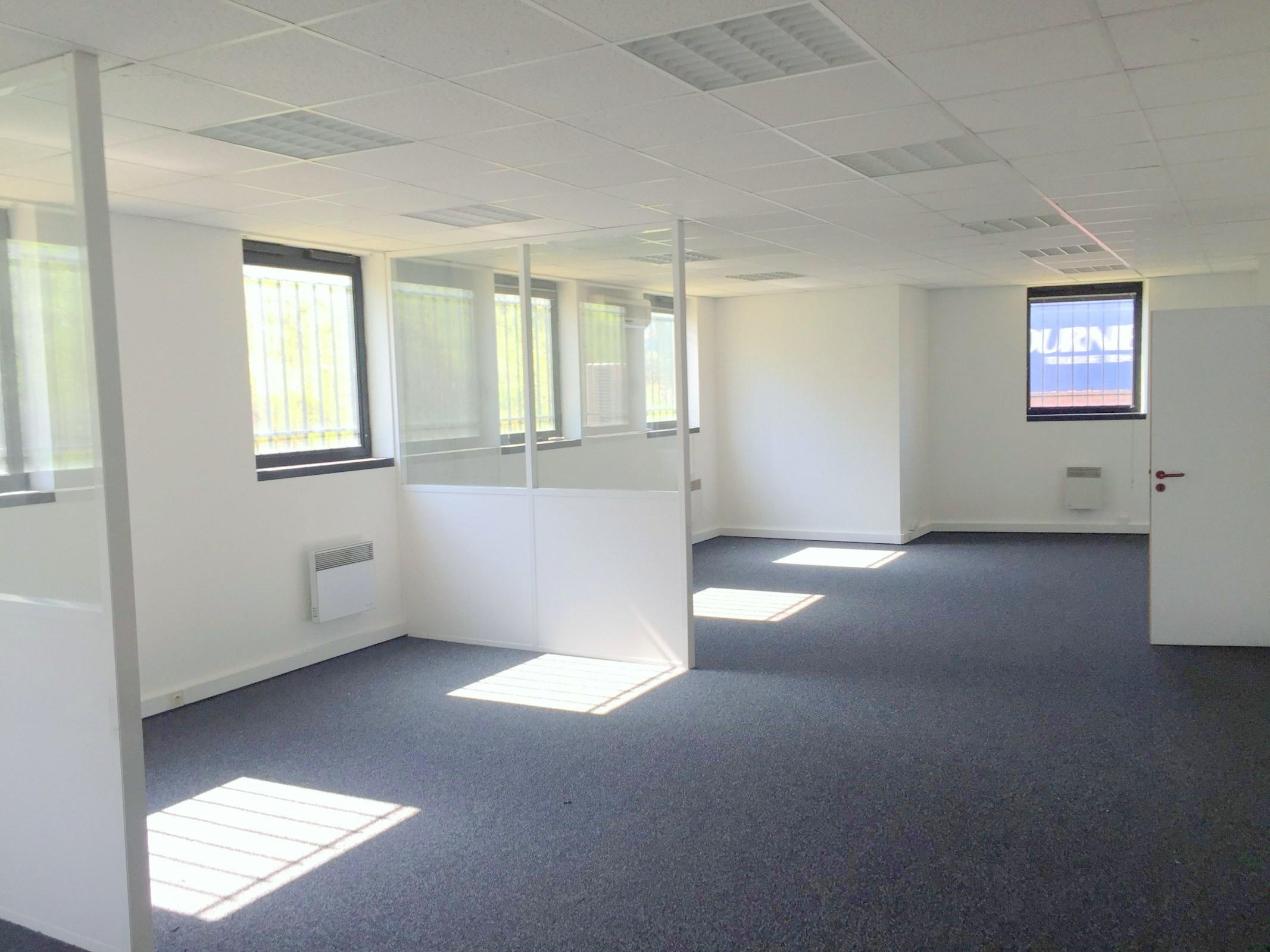 IMPLANTEO loue un local d'activité et bureaux de 274 m² au Pecq