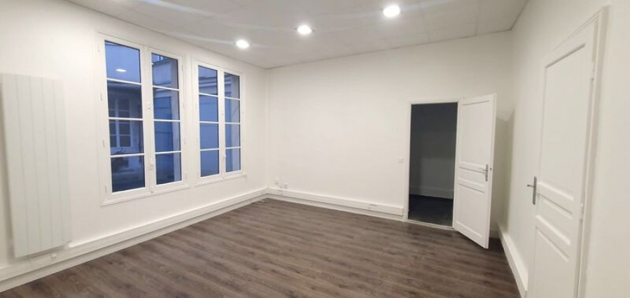 Nouvelle transaction Place Hoche à Versailles