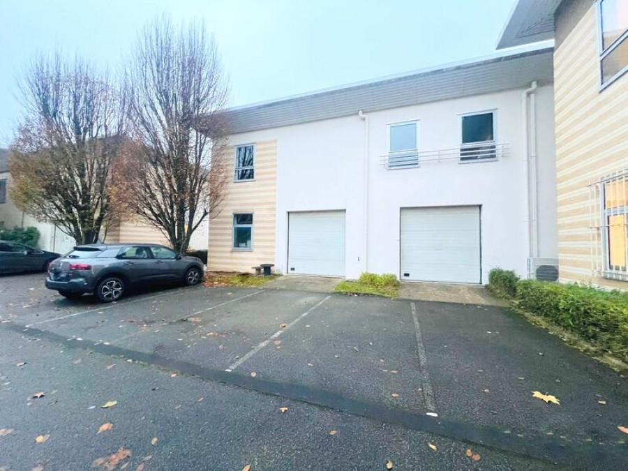 Nouvelle location de 141 m² d'activité à Voisins le Bx