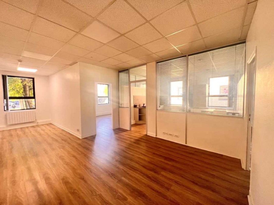 Location bureaux au sein du Parc des Fontenelles à Bailly