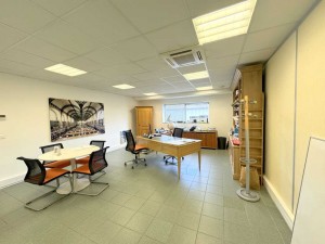 Location 240 m² de bureaux à Houilles