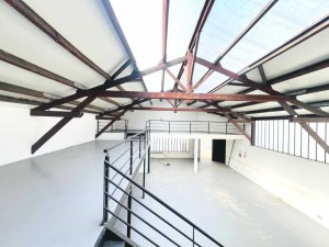 Location de 395 m² d'activité et showroom à Viroflay