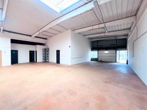 Location 250 m² d'activité à Trappes