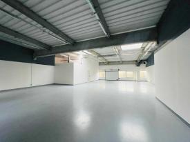 Location Locaux d'activité Trappes | 838 m²