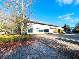 Location Locaux d'activité Elancourt | 651 m²