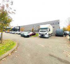 Location Locaux d'activité Elancourt | 1757 m&sup2;