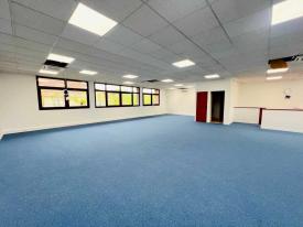 Location Bureaux Voisins Le Bretonneux | 150 m²