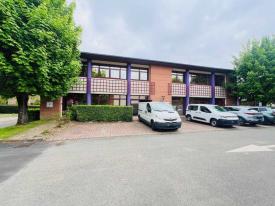 Location Locaux d'activité Voisins Le Bretonneux | 280 m²