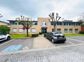 Location Bureaux Voisins Le Bretonneux | 229 m²
