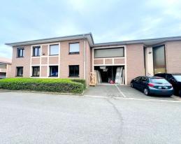 Location Locaux d'activité Voisins Le Bretonneux | 257 m²