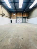 Location Locaux d'activité Elancourt | 382 m²