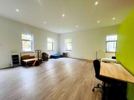 Location Locaux d'activité Voisins Le Bretonneux | 141 m²