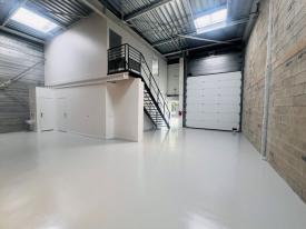 Location Locaux d'activité Plaisir | 186 m&sup2;