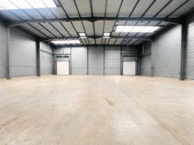 Location Locaux d'activité Les Alluets Le Roi | 720 m&sup2;