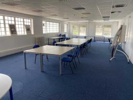 Location Bureaux Le Mesnil Le Roi | 755 m²